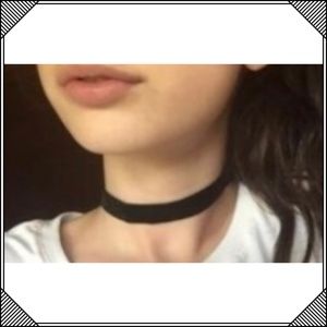 * Skinny Black velvet Choker Necklace *